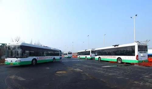 扬子江纯电动在线充公交车摆渡机场"最后一公里"